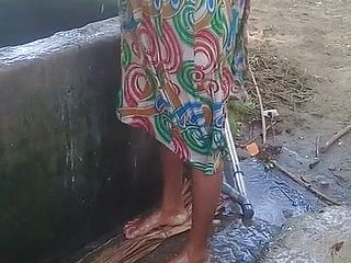 Nathali Sri Lankan Girl Gets Bath Outside