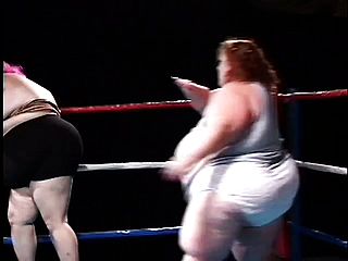 Plump Chicks Have Fun With A Faux Cock And Share A Midgets Salami In The Ring